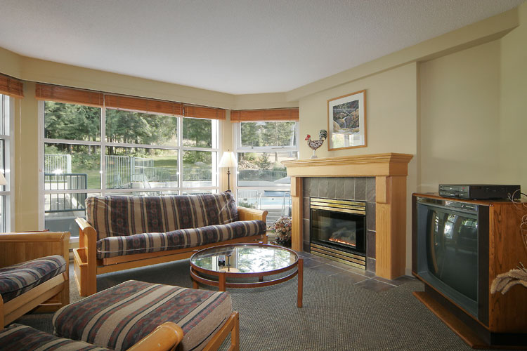 Whistler Woodrun Lodge 204 Living Area